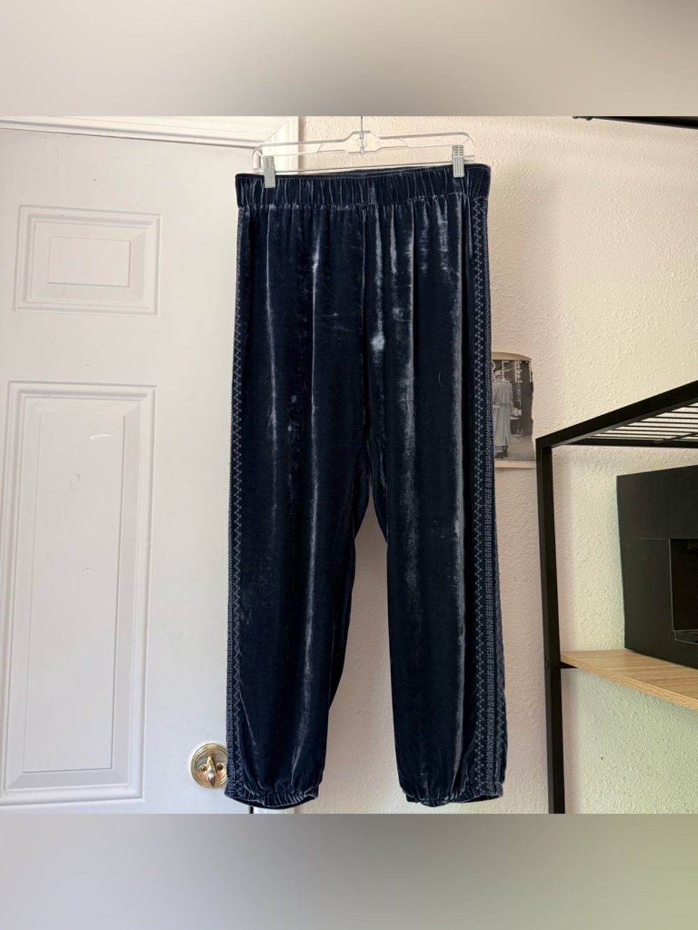 JOHNNY WAS velour velvet blue navy rayon‎ silk embroidered jogger cropped pants